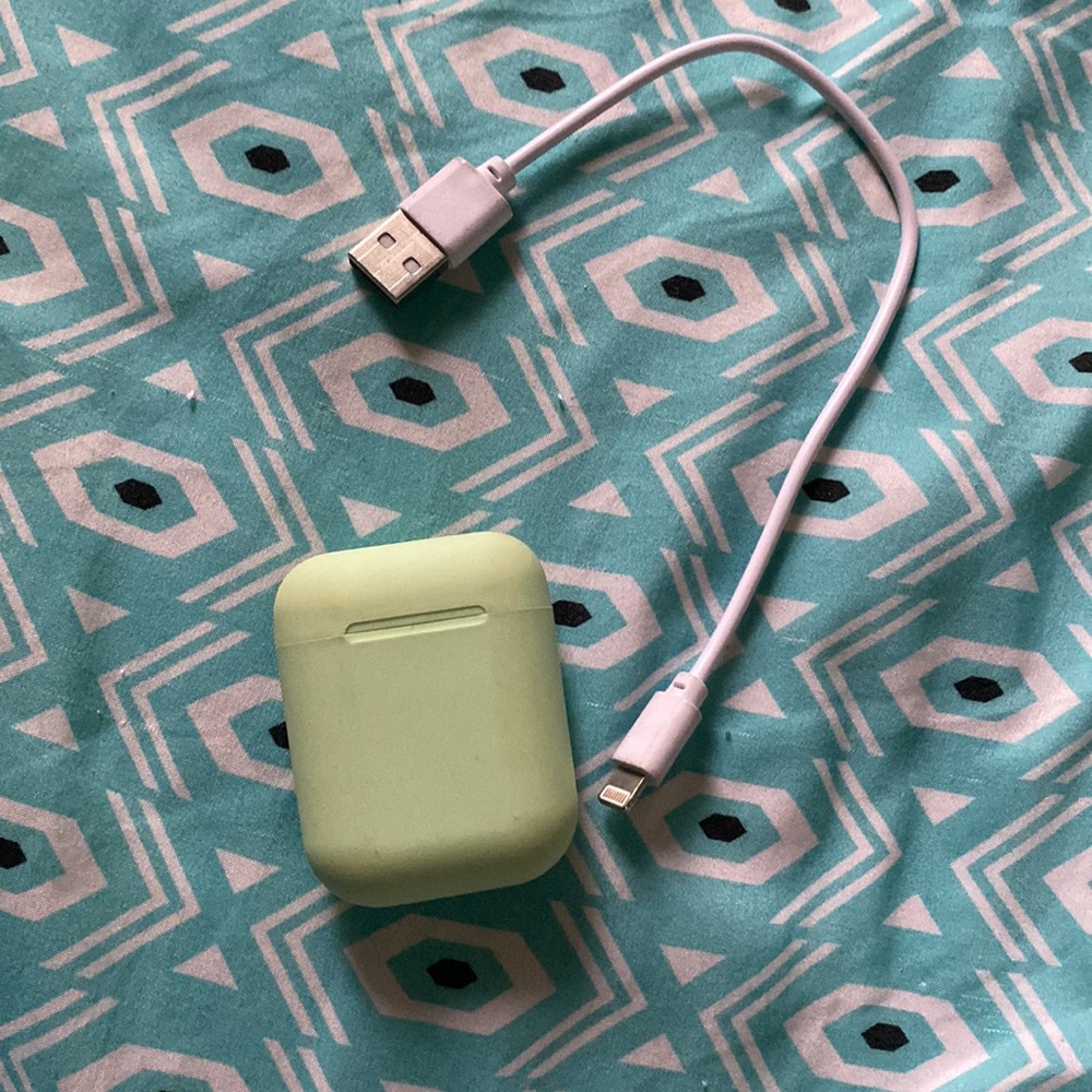 Look-A-Like apple airpods